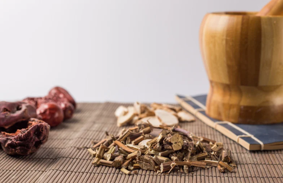 suplemen berbahaya untuk ibu hamil, pantangan ibu hamil, vitamin yang dilarang saat hamil, obat herbal ibu hamil, kesehatan kehamilan, Bunda, si Kecil